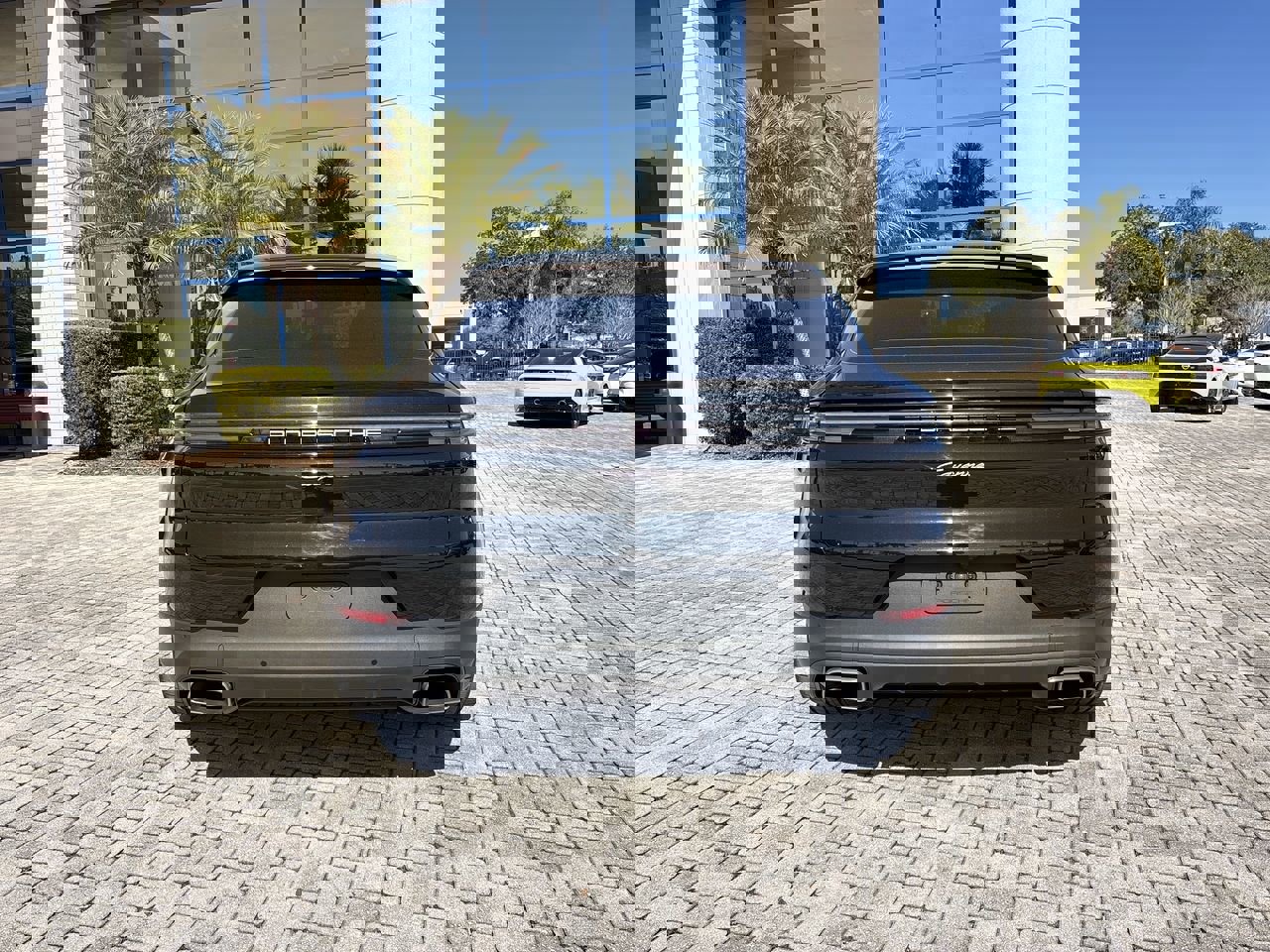 Used 2025 Porsche Cayenne E-Hybrid Coupe image 4