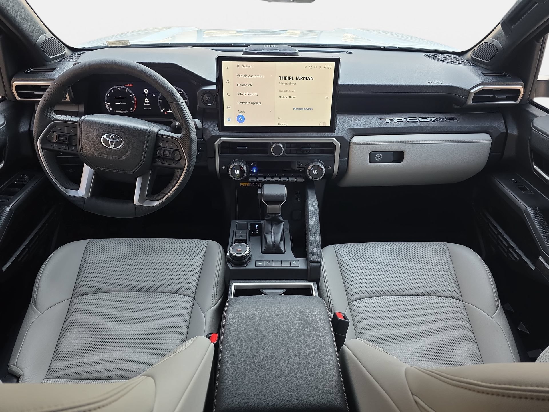 Used 2025 Toyota Tacoma Limited AWD/4WD image 9