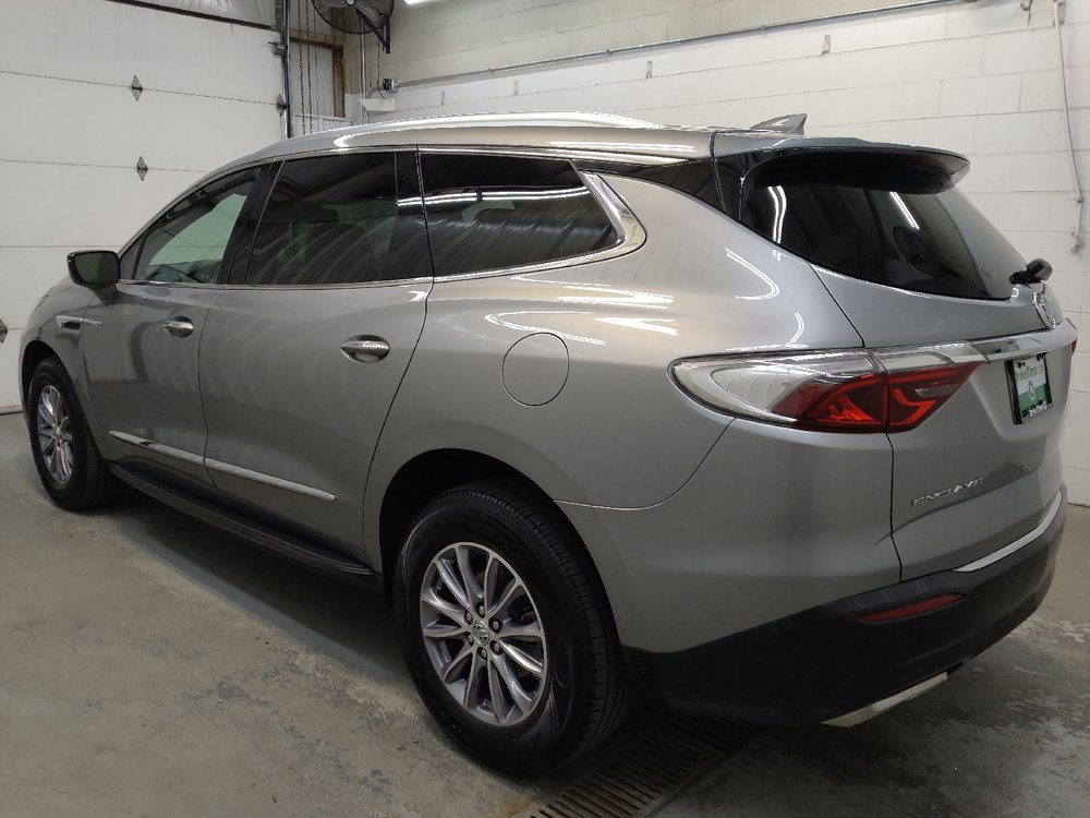 Used 2023 Buick Enclave Essence FWD image 3