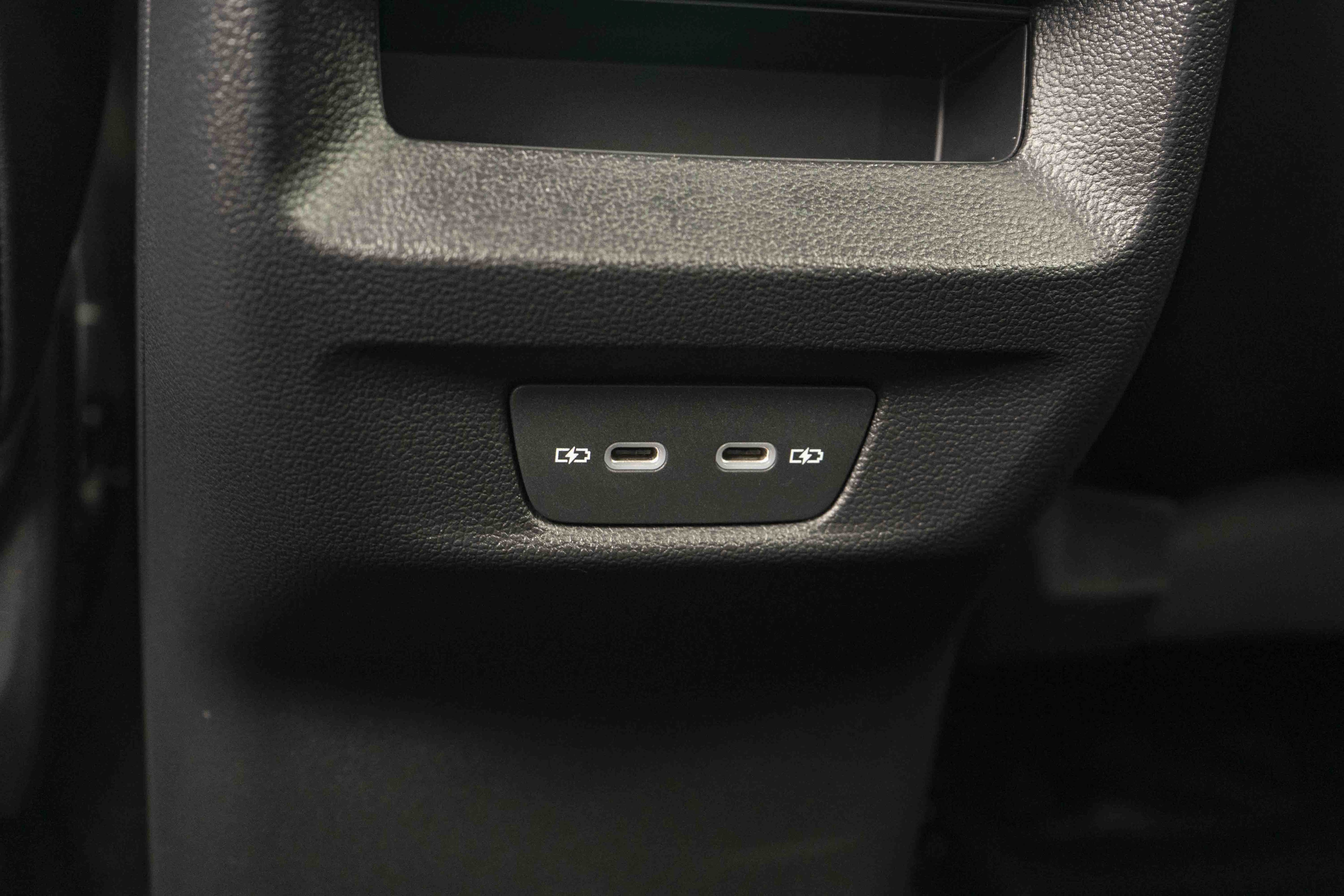 Certified 2026 Volkswagen Tiguan SE R-Line FWD image 36