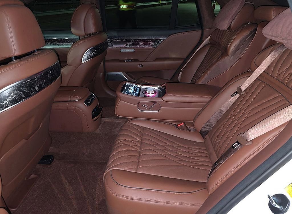 Used 2025 Genesis G90 3.5T image 11