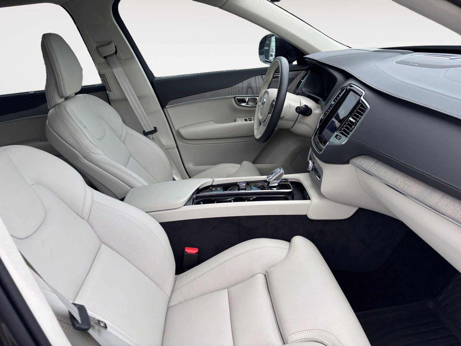 New 2025 Volvo XC90 B6 Ultra w/ Lounge Package image 15