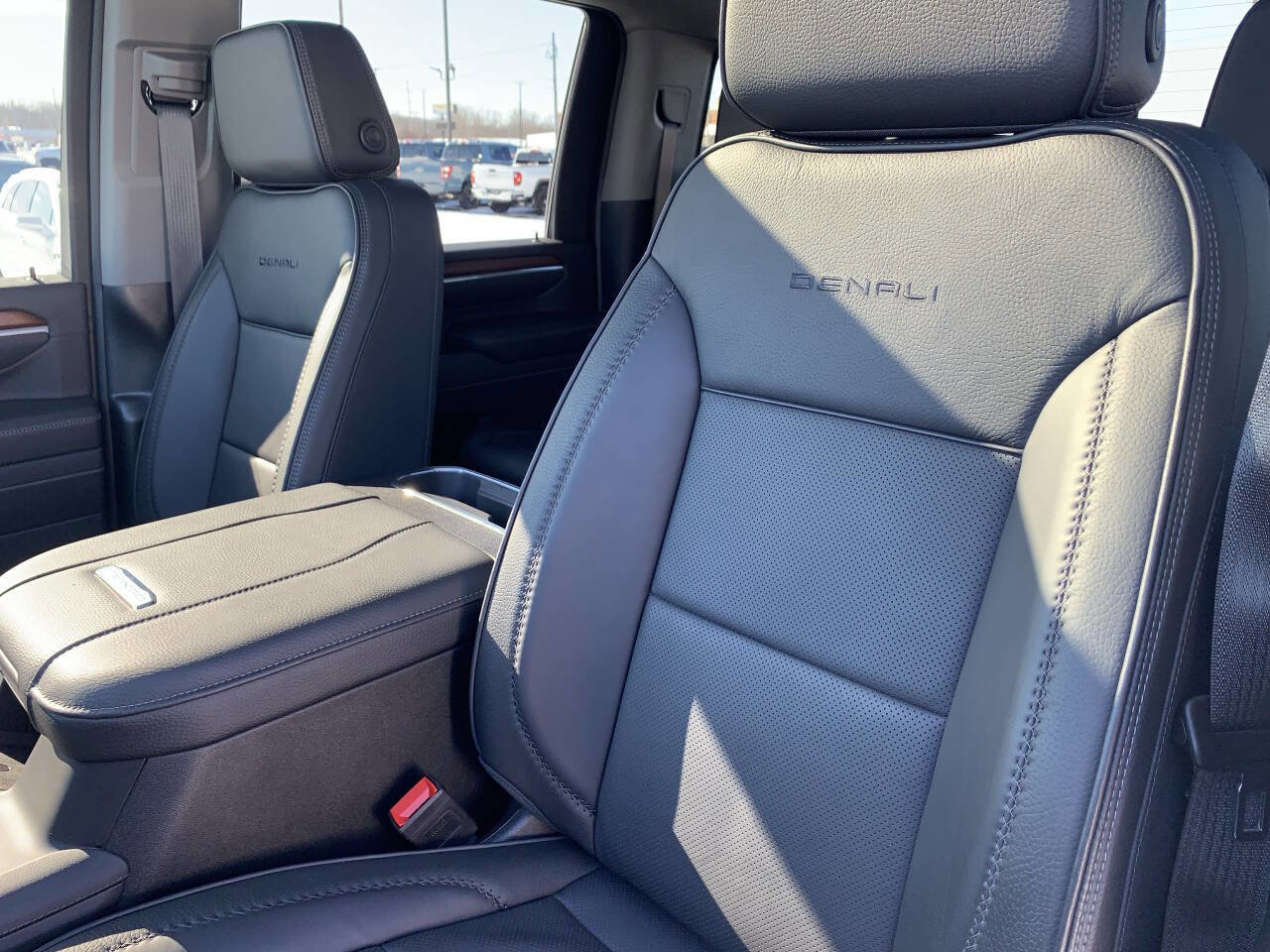 Used 2025 GMC Sierra 2500 Denali w/ Denali Reserve Package image 14