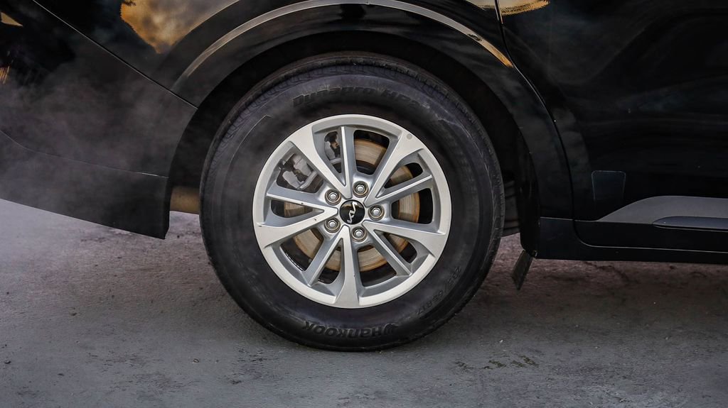 Used 2024 Kia Carnival LX image 12