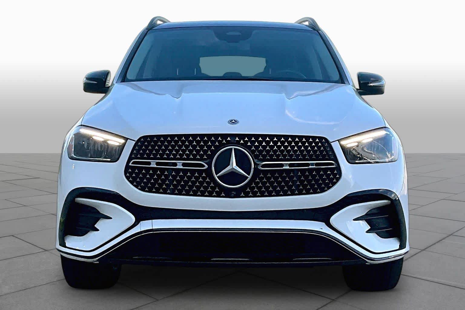 Used 2024 Mercedes-Benz GLE 350 4MATIC w/ AMG Line Exterior image 4