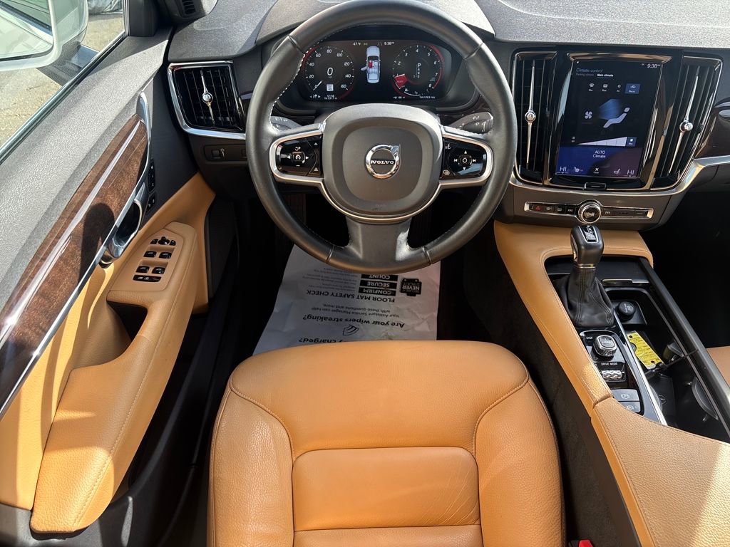 Used 2017 Volvo S90 T6 Momentum w/ Vision Package image 2