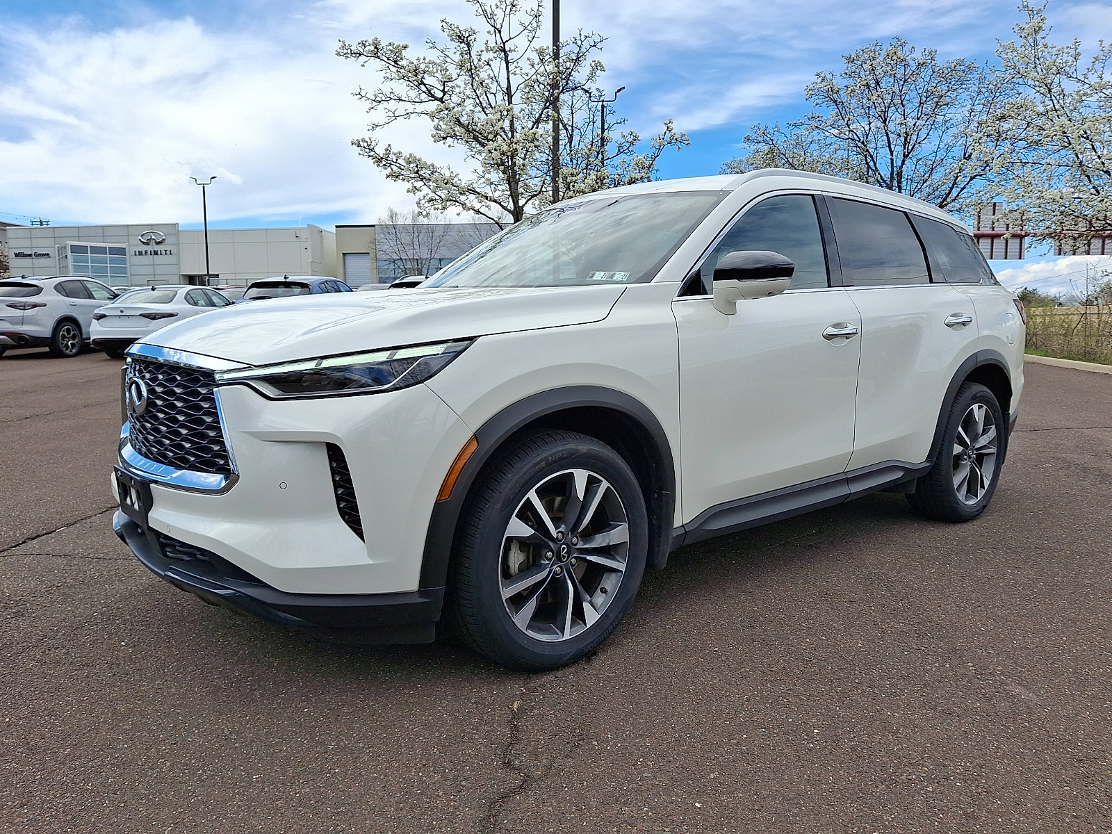 Certified 2023 INFINITI QX60 Luxe w/ Cargo Package AWD/4WD image 3