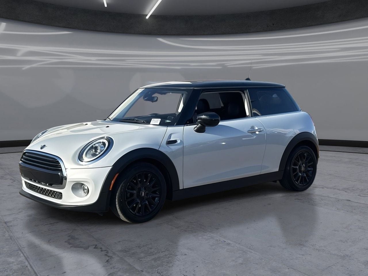 Used 2021 MINI Cooper 2-Door Hardtop image 3