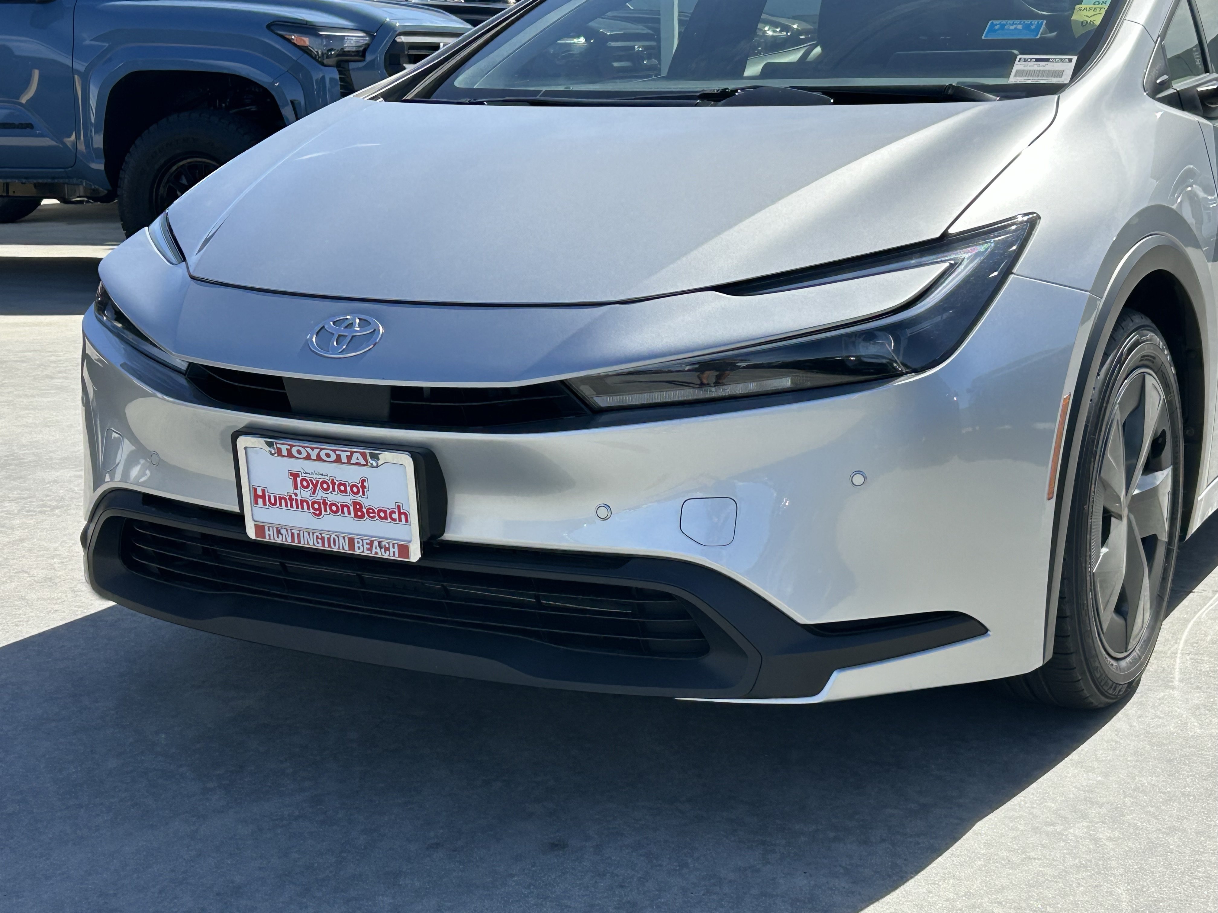 Certified 2025 Toyota Prius LE FWD image 7