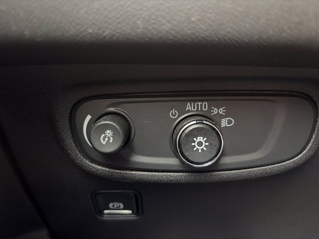 Used 2022 GMC Terrain SLE w/ Driver Convenience Package FWD image 11