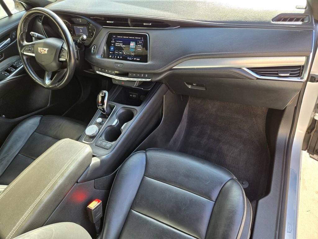Used 2022 Cadillac XT4 Premium Luxury w/ Safety Alert Package FWD image 19
