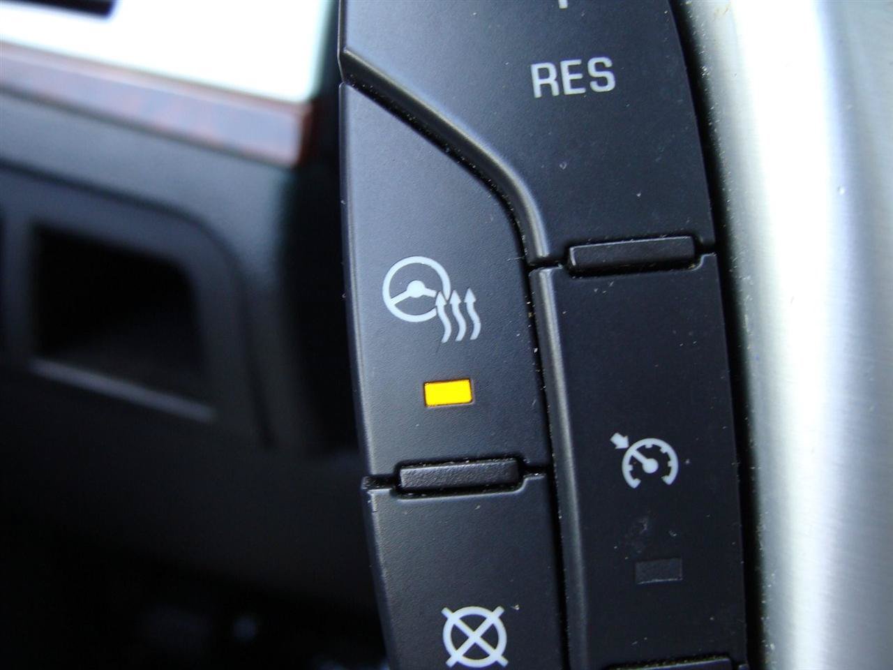 Used 2012 Cadillac Escalade ESV Luxury AWD/4WD image 26