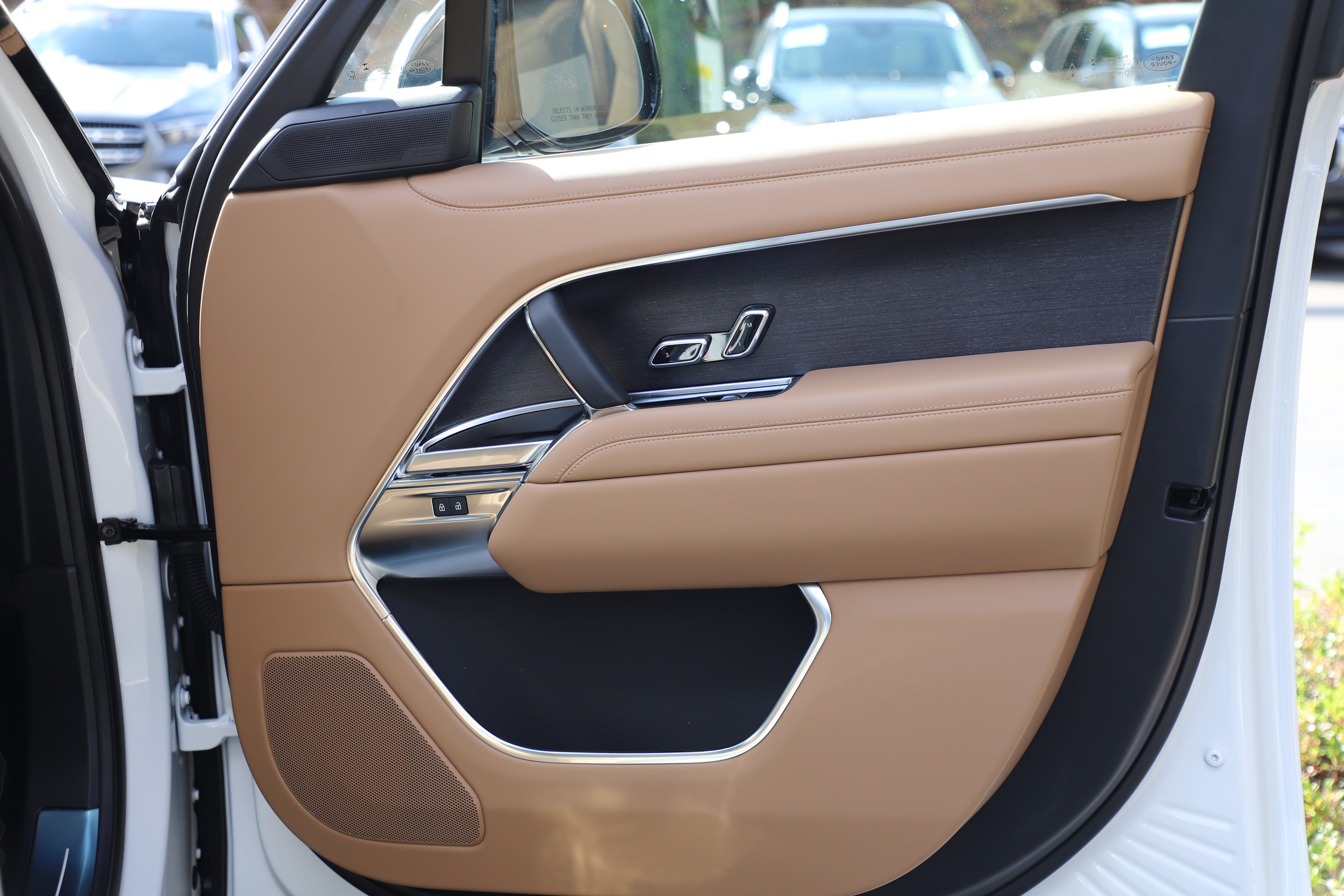 New 2026 Land Rover Range Rover SE AWD/4WD image 9