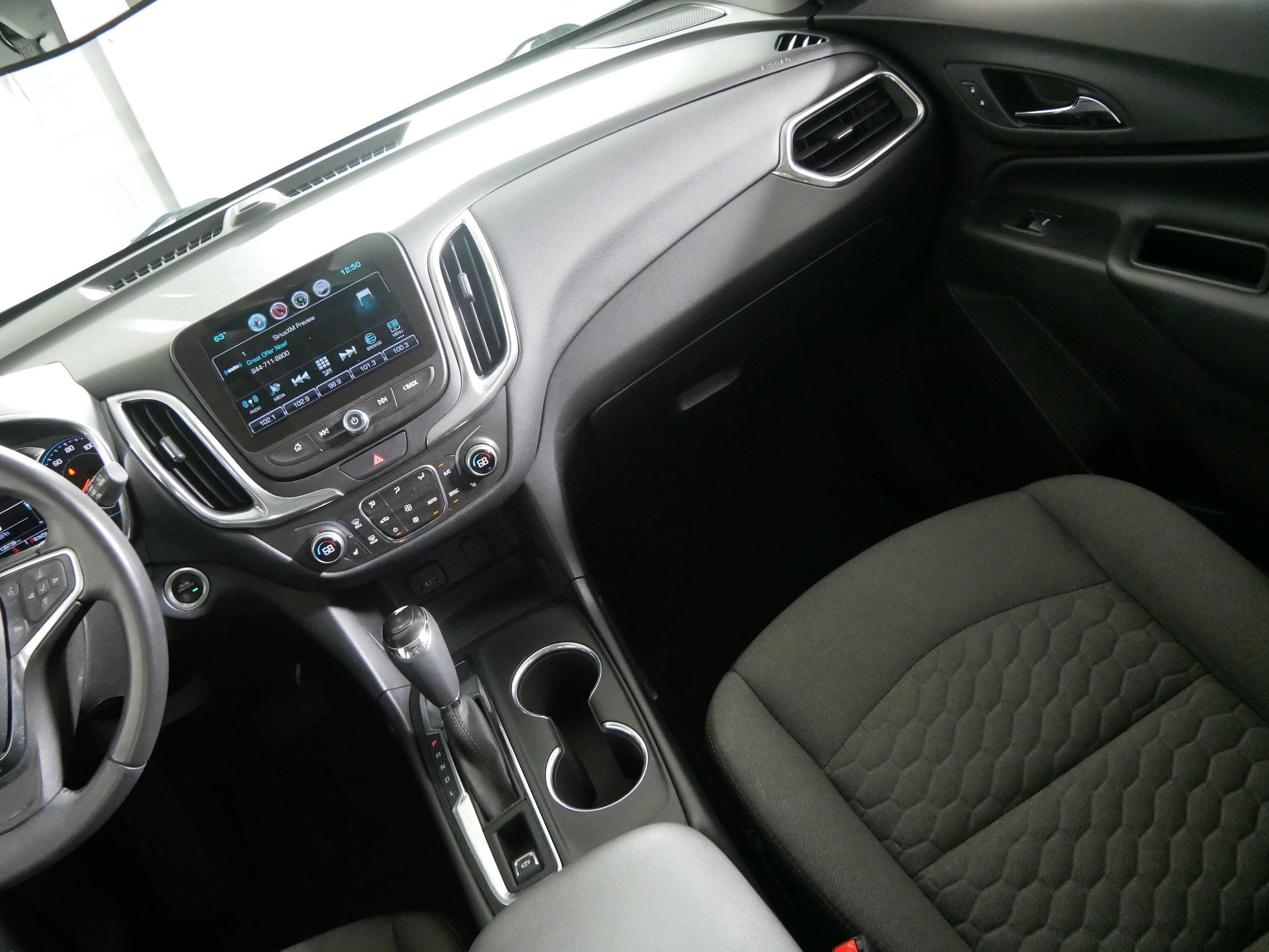 Used 2018 Chevrolet Equinox LT w/ Sun & Infotainment Package AWD/4WD image 11