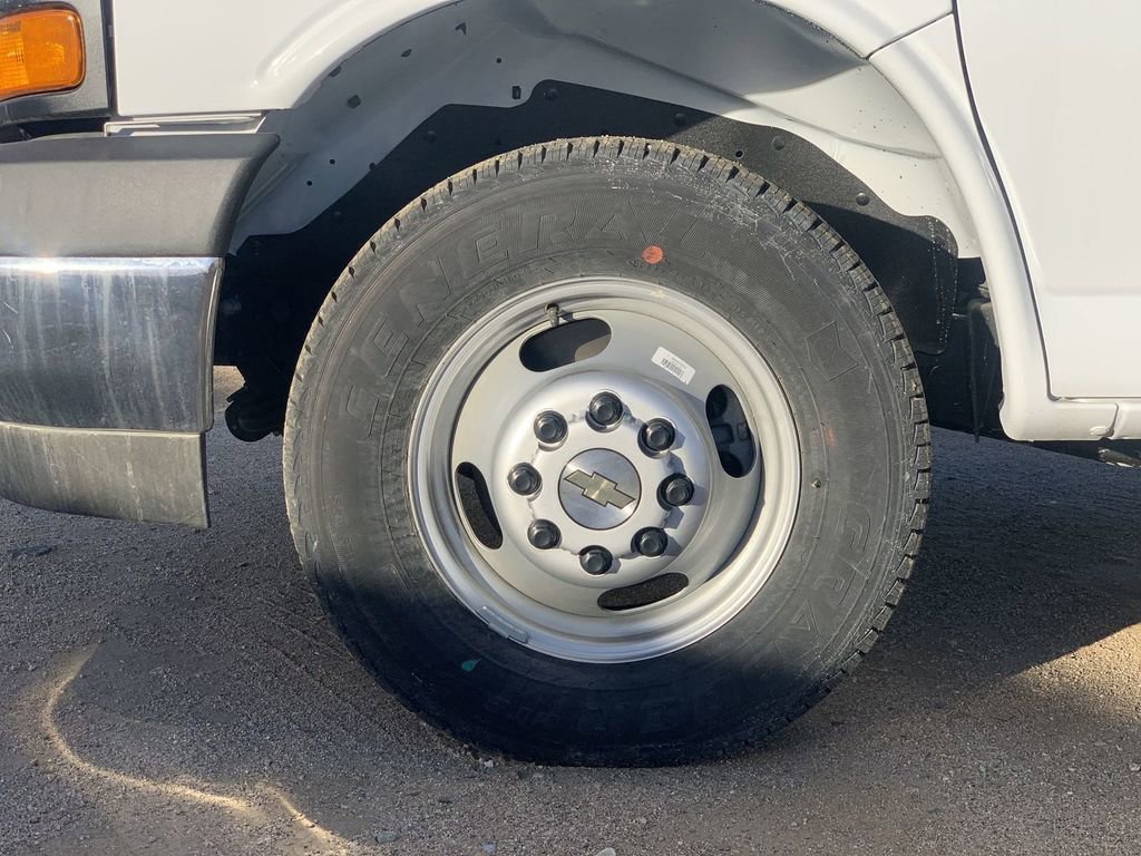 New 2025 Chevrolet Express 4500 w/ Power Convenience Package image 31