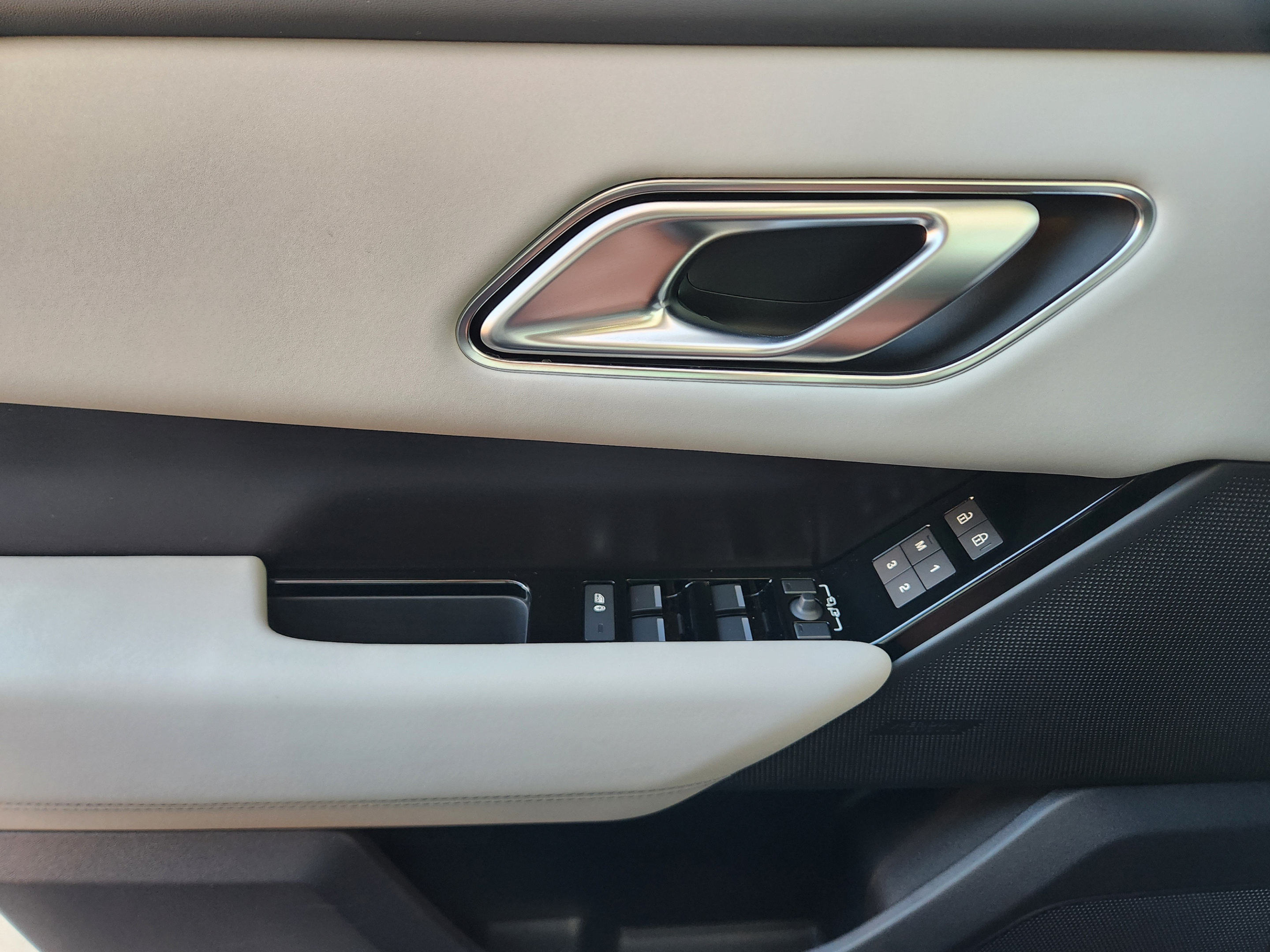 New 2026 Land Rover Range Rover Velar Belgravia AWD/4WD image 17