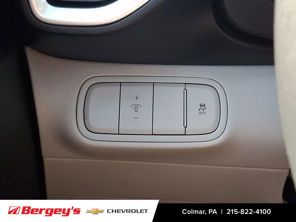 Used 2023 Hyundai Venue SEL image 26