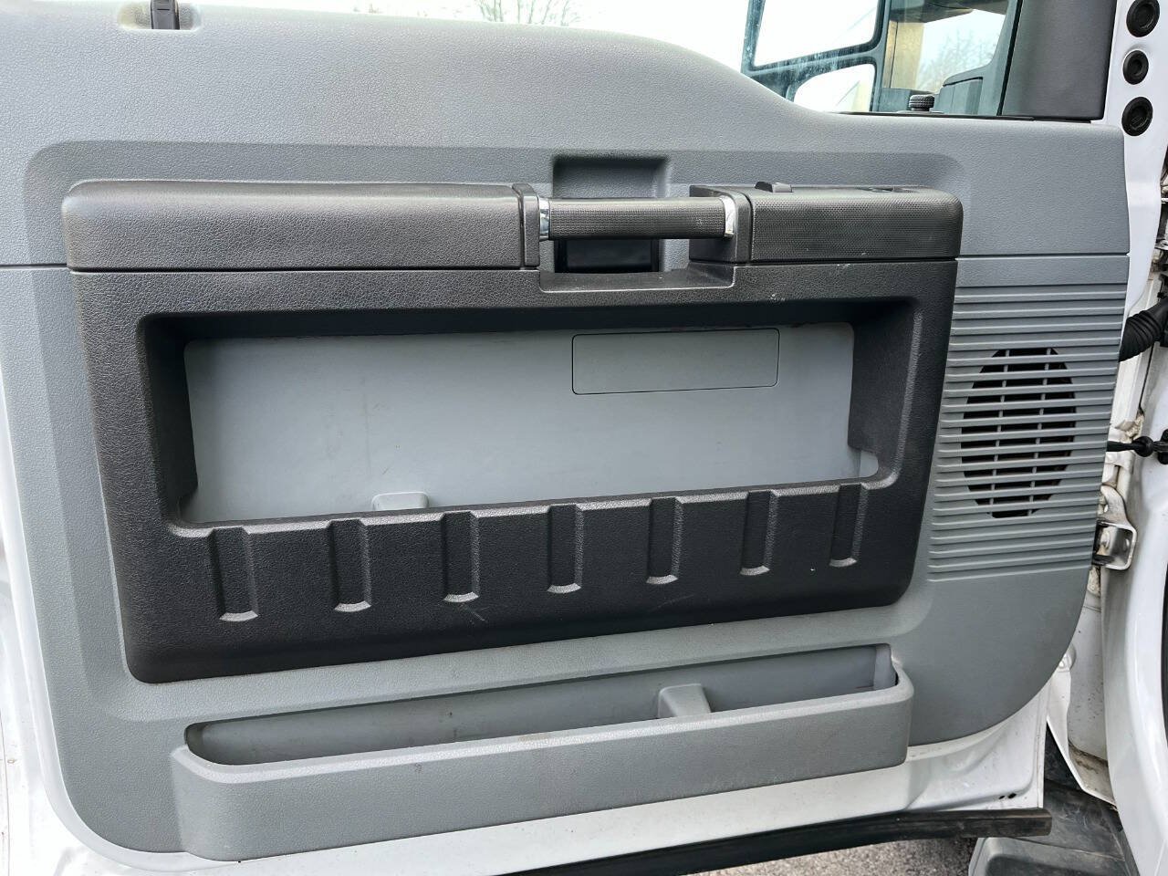 Used 2016 Ford F550 4x4 Regular Cab Super Duty image 11
