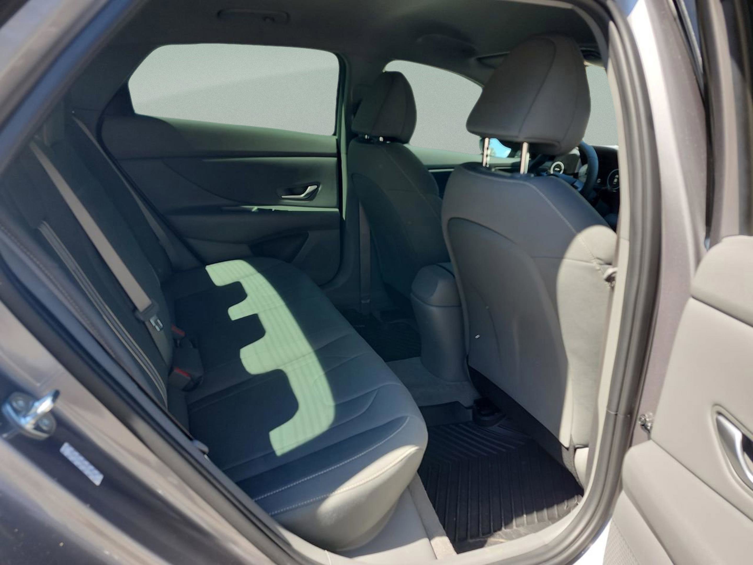 Used 2023 Hyundai Elantra SEL w/ Convenience Package image 15