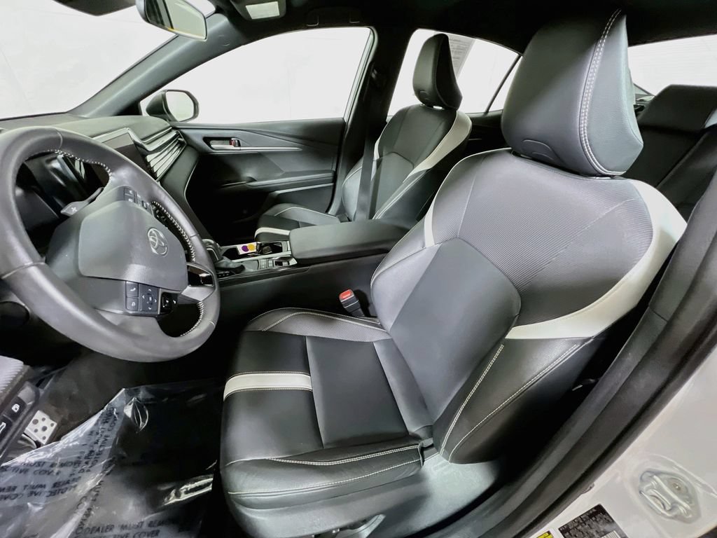 Used 2025 Toyota Camry SE FWD image 18