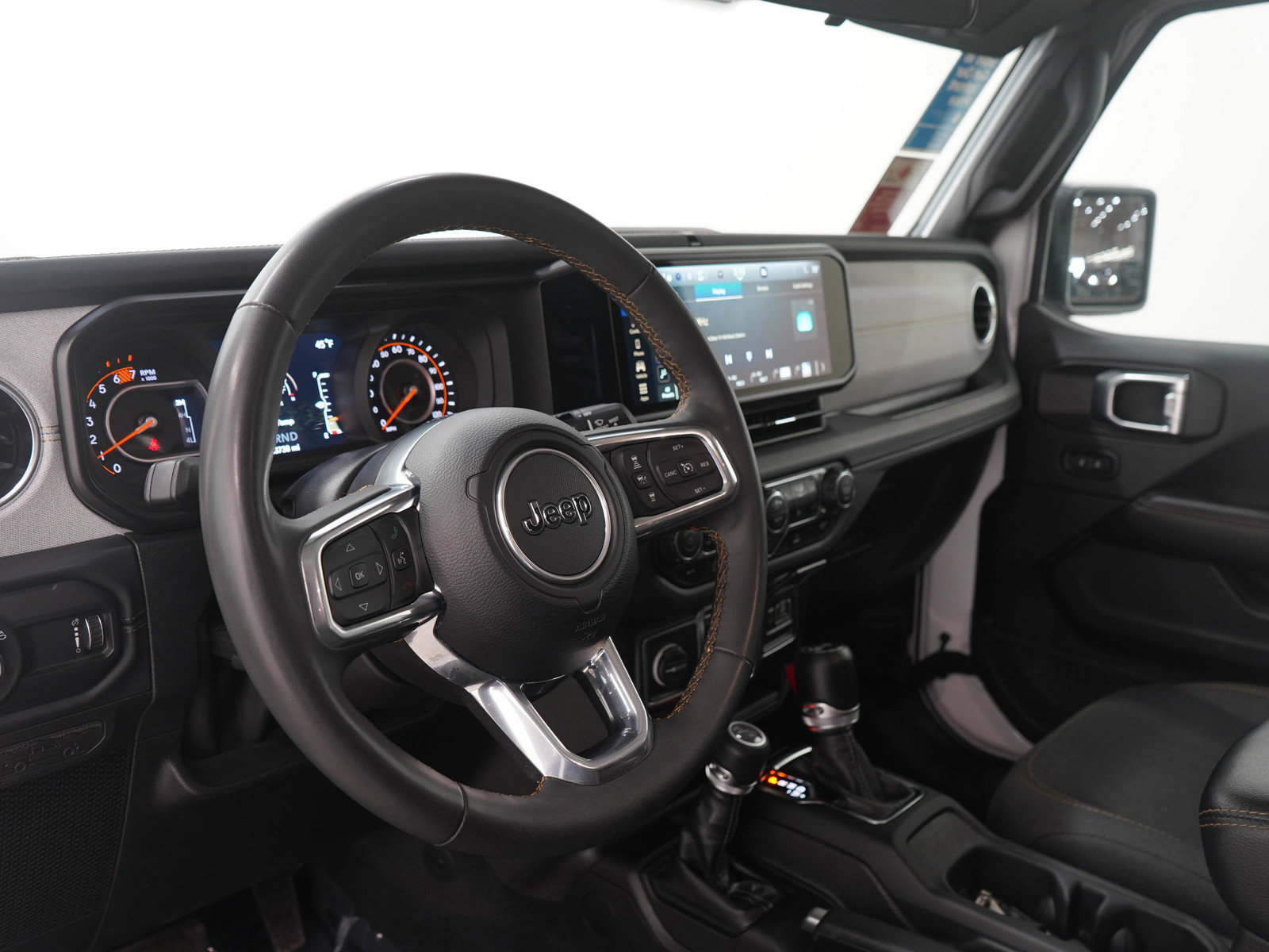 Used 2024 Jeep Wrangler Sahara image 25