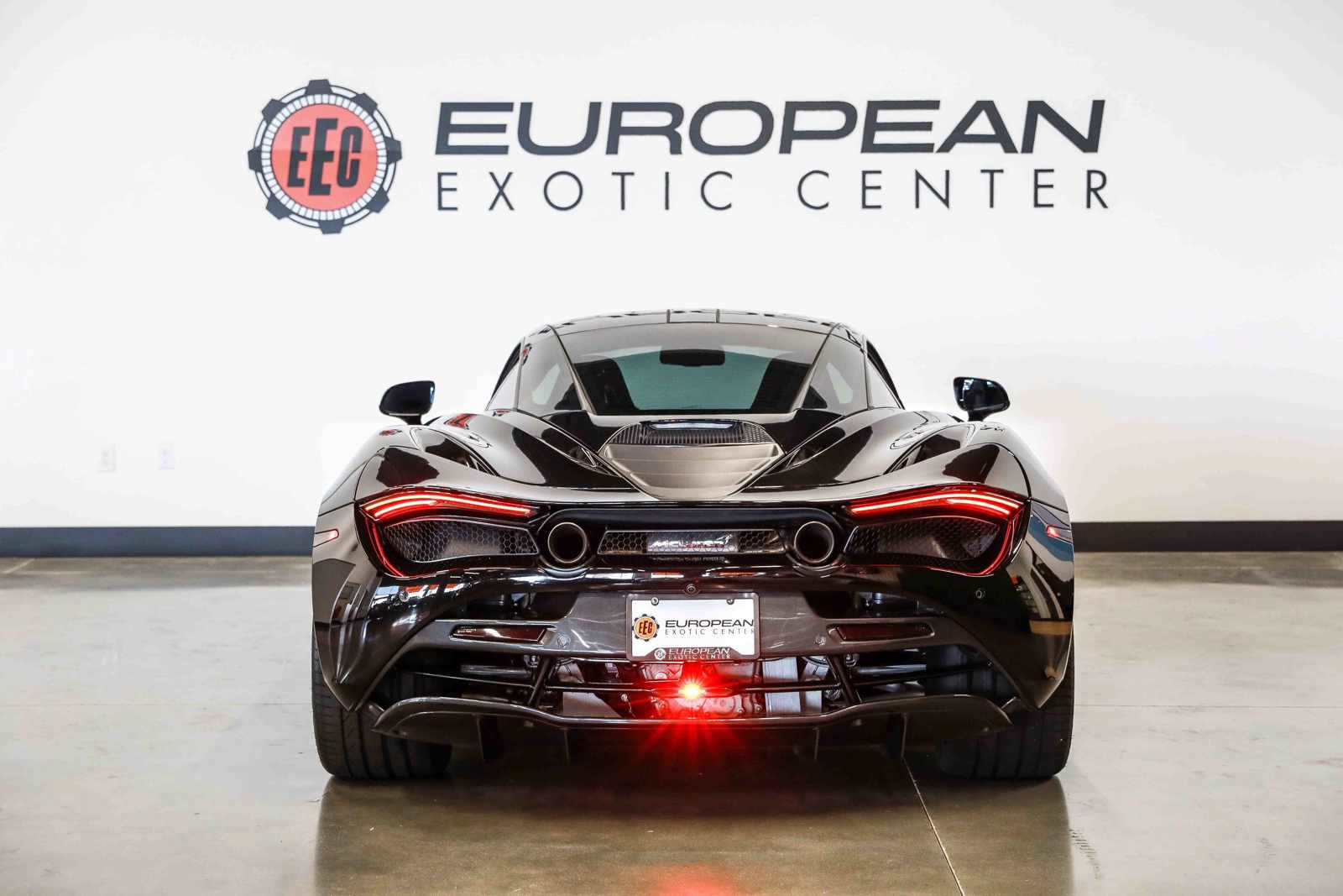 Used 2019 McLaren 720S RWD image 11