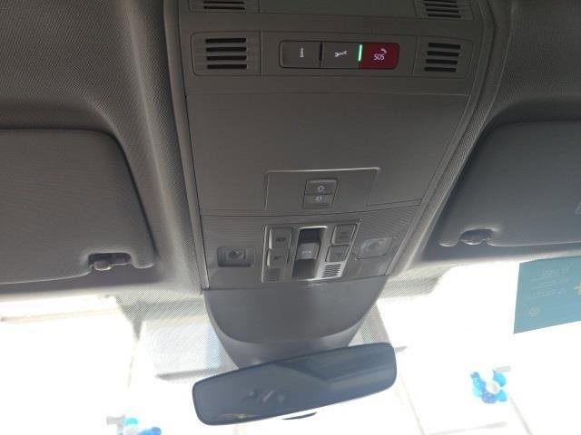 Certified 2024 Volkswagen Taos SE w/ Panoramic Sunroof Package image 15