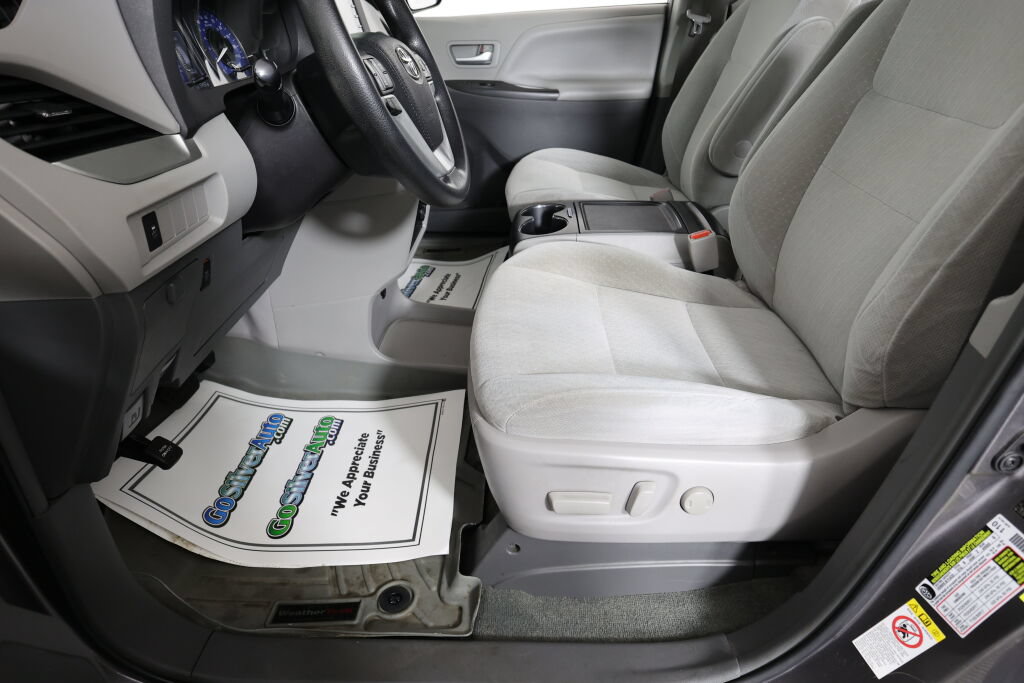 Used 2018 Toyota Sienna LE FWD image 13