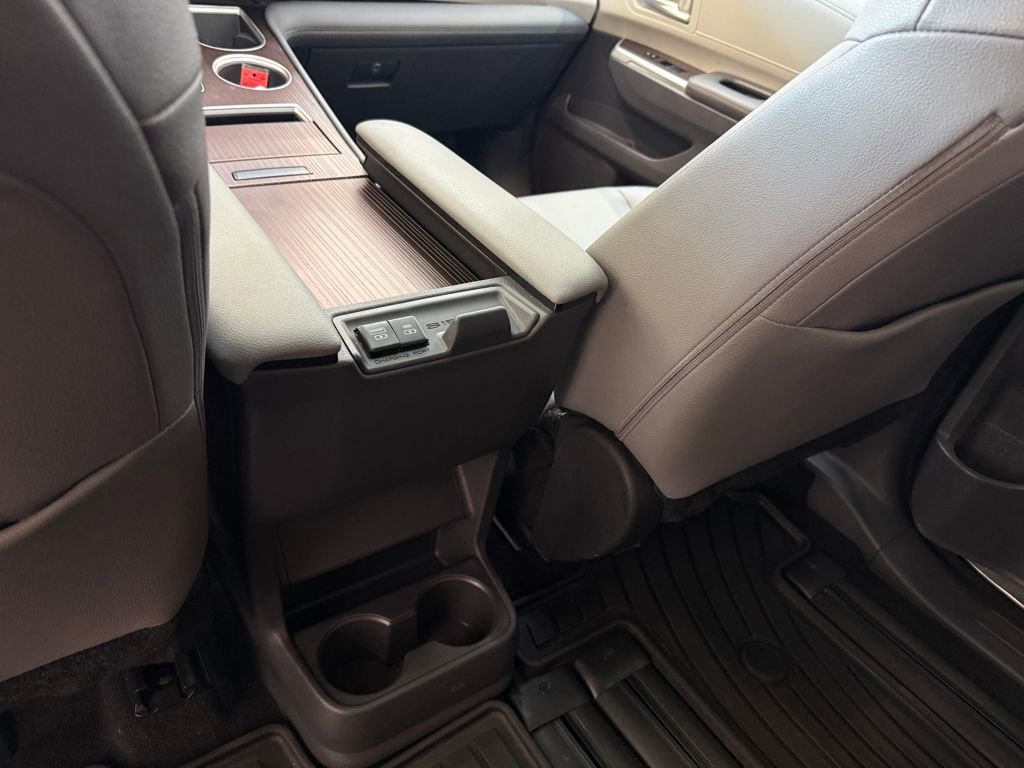 Used 2024 Toyota Sienna XLE image 21