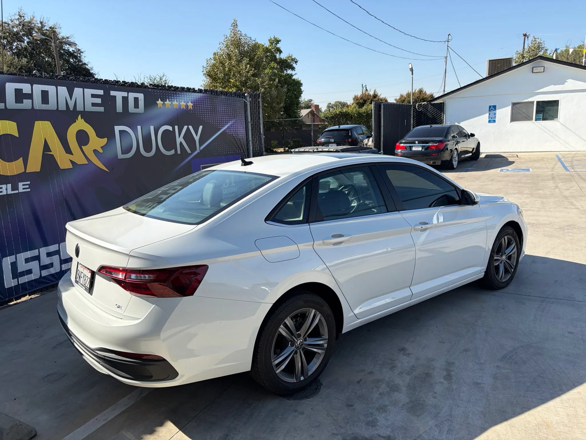 Used 2023 Volkswagen Jetta SE w/ Panoramic Sunroof Package FWD image 5