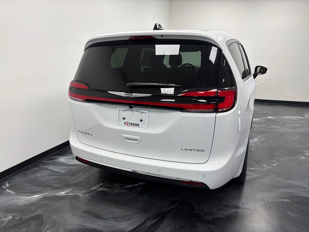New 2026 Chrysler Pacifica Limited FWD image 7