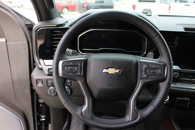 Used 2023 Chevrolet Silverado 1500 High Country w/ Technology Package image 14