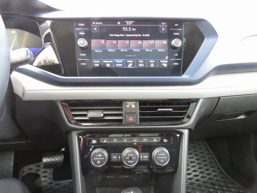 Used 2024 Volkswagen Taos SE w/ Panoramic Sunroof Package image 27