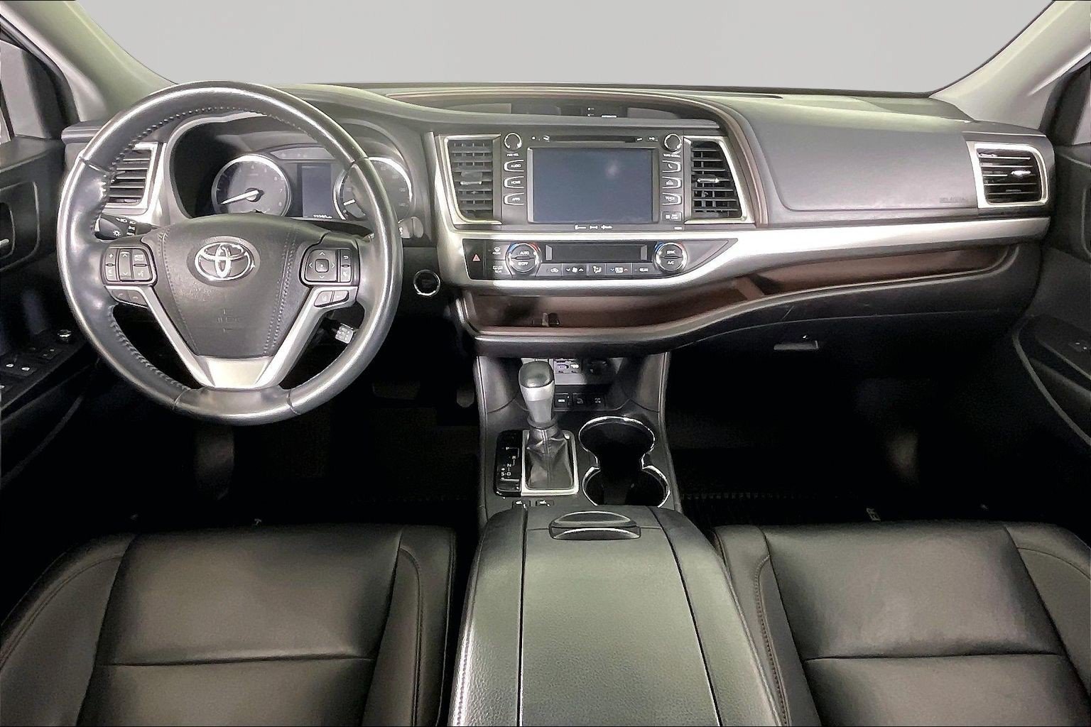 Used 2019 Toyota Highlander XLE AWD/4WD image 14