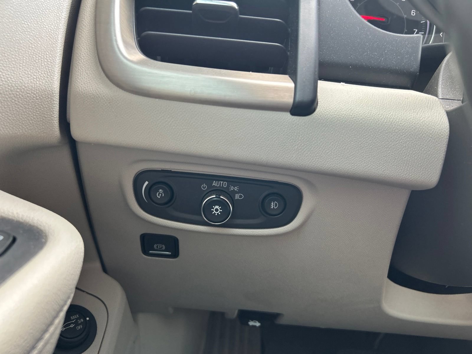 Used 2018 GMC Terrain Denali w/ Comfort Package FWD image 15