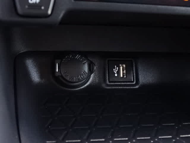 Used 2024 Toyota RAV4 XLE FWD image 33