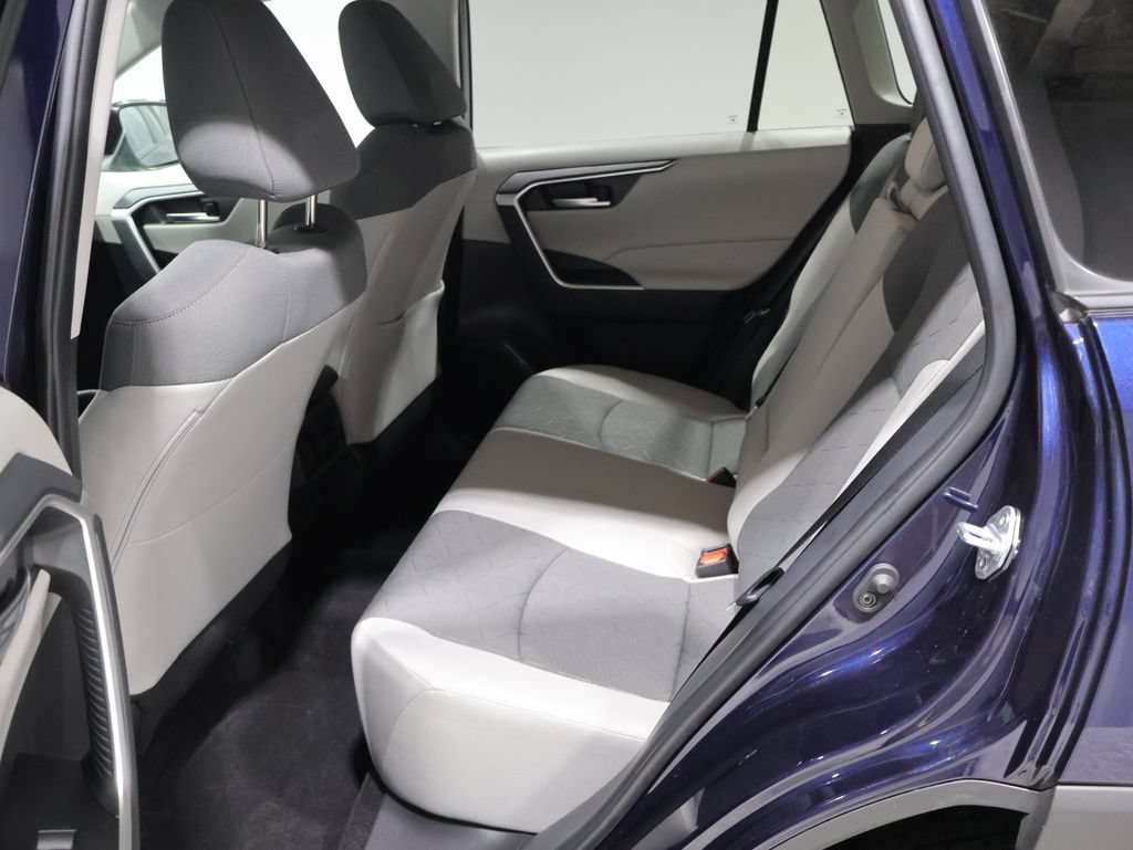 Used 2025 Toyota RAV4 XLE AWD/4WD image 18