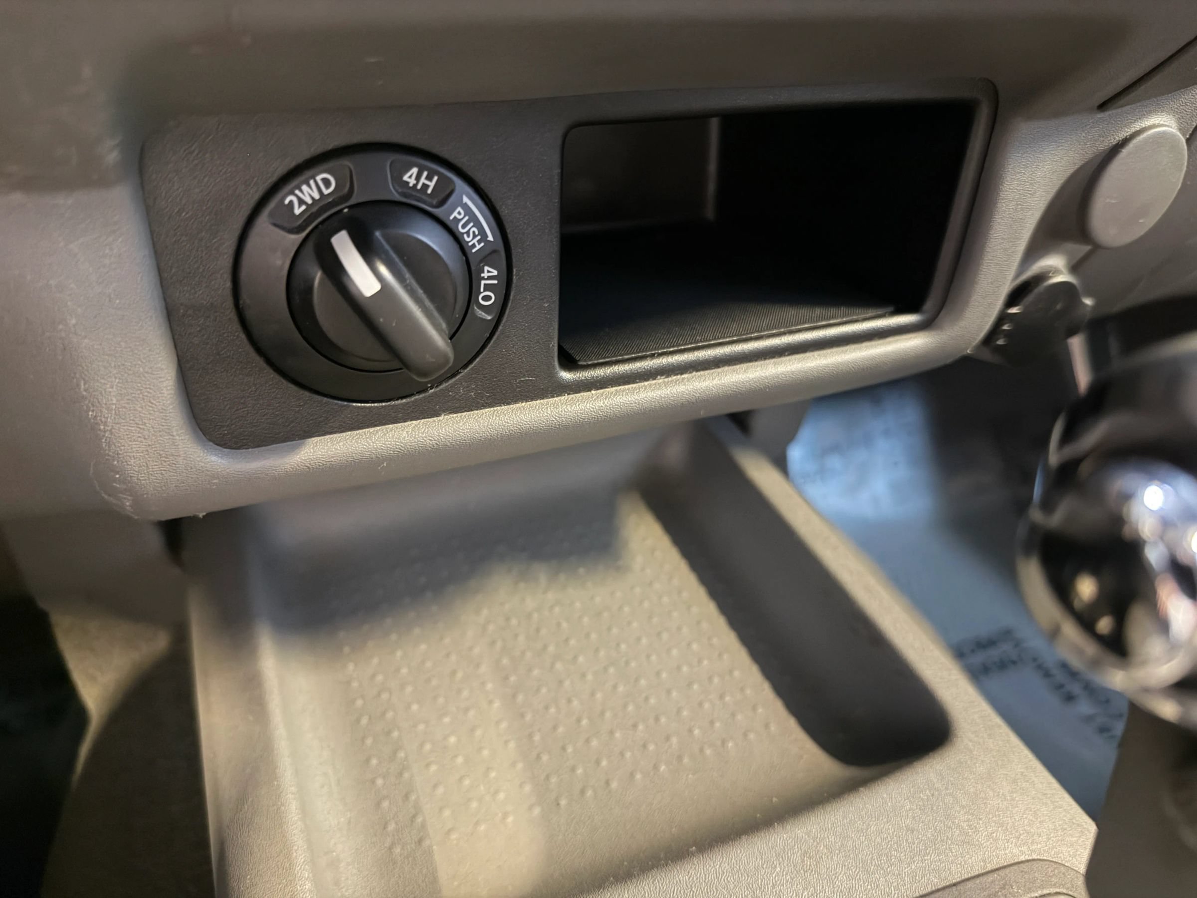 Used 2008 Nissan Frontier LE AWD/4WD image 20