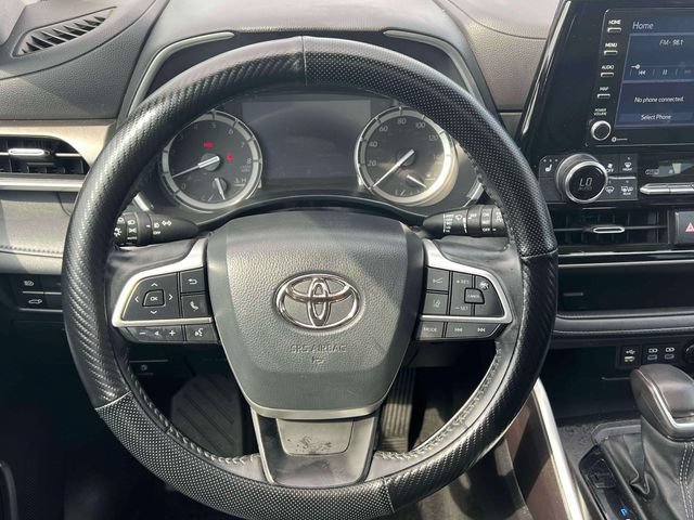 Used 2022 Toyota Highlander XLE AWD/4WD image 16