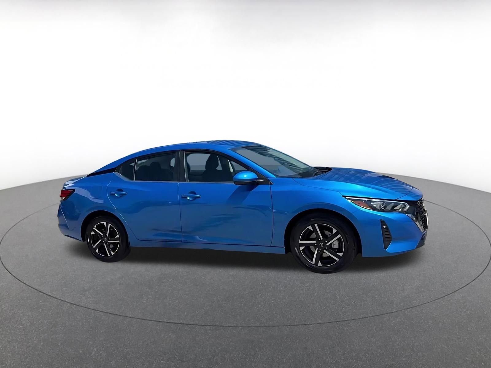 Used 2025 Nissan Sentra SV image 2