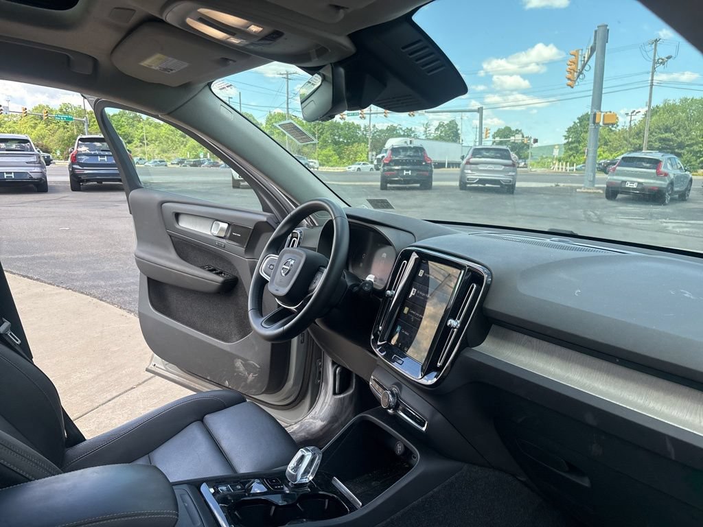 Certified 2024 Volvo XC40 B5 Ultimate w/ Protection Package Premier AWD/4WD image 30