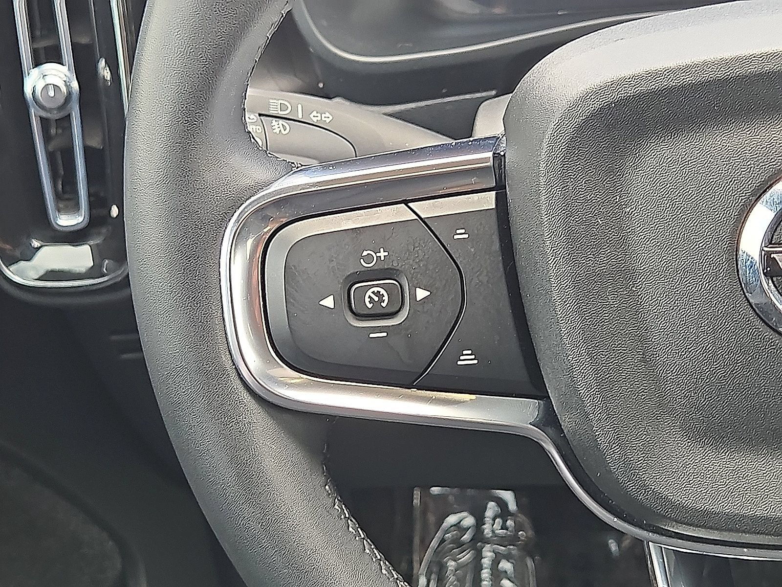 Certified 2023 Volvo C40 Recharge Core AWD/4WD image 19