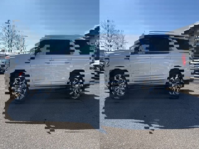 Used 2021 GMC Yukon Denali w/ Denali Premium Package image 4
