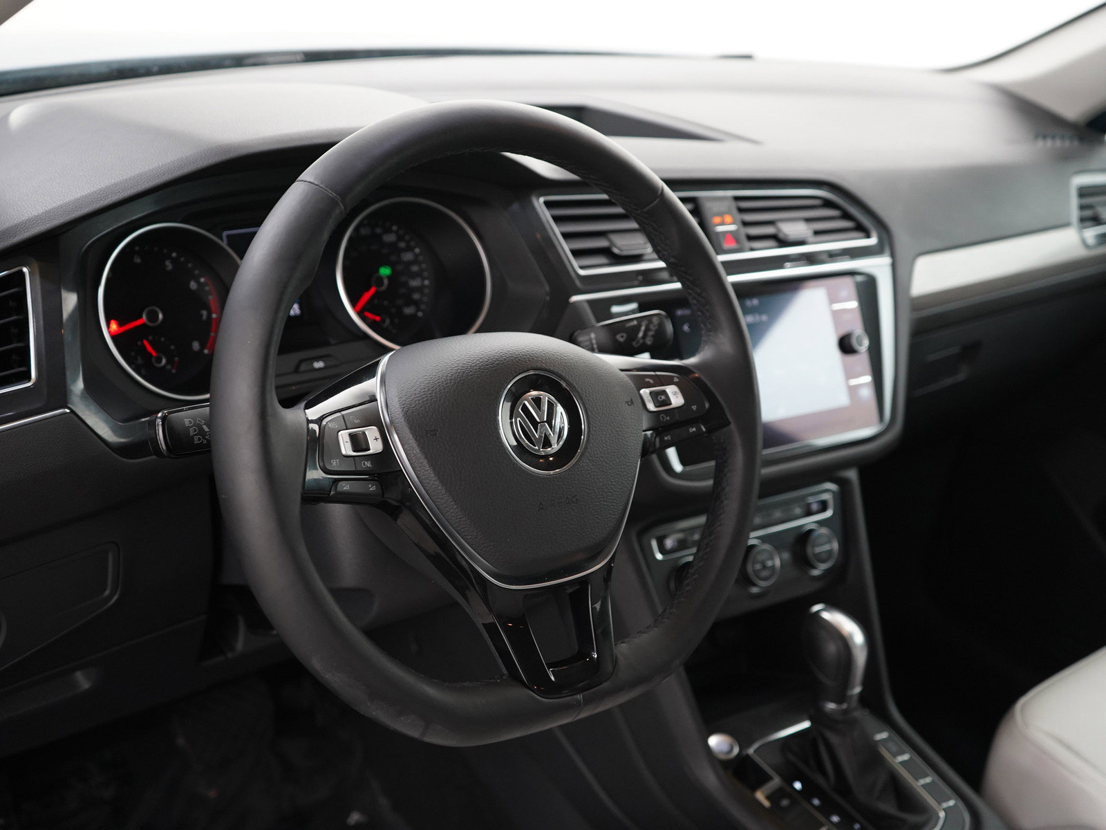 Used 2018 Volkswagen Tiguan SE w/ Front Fog Lights Package image 20