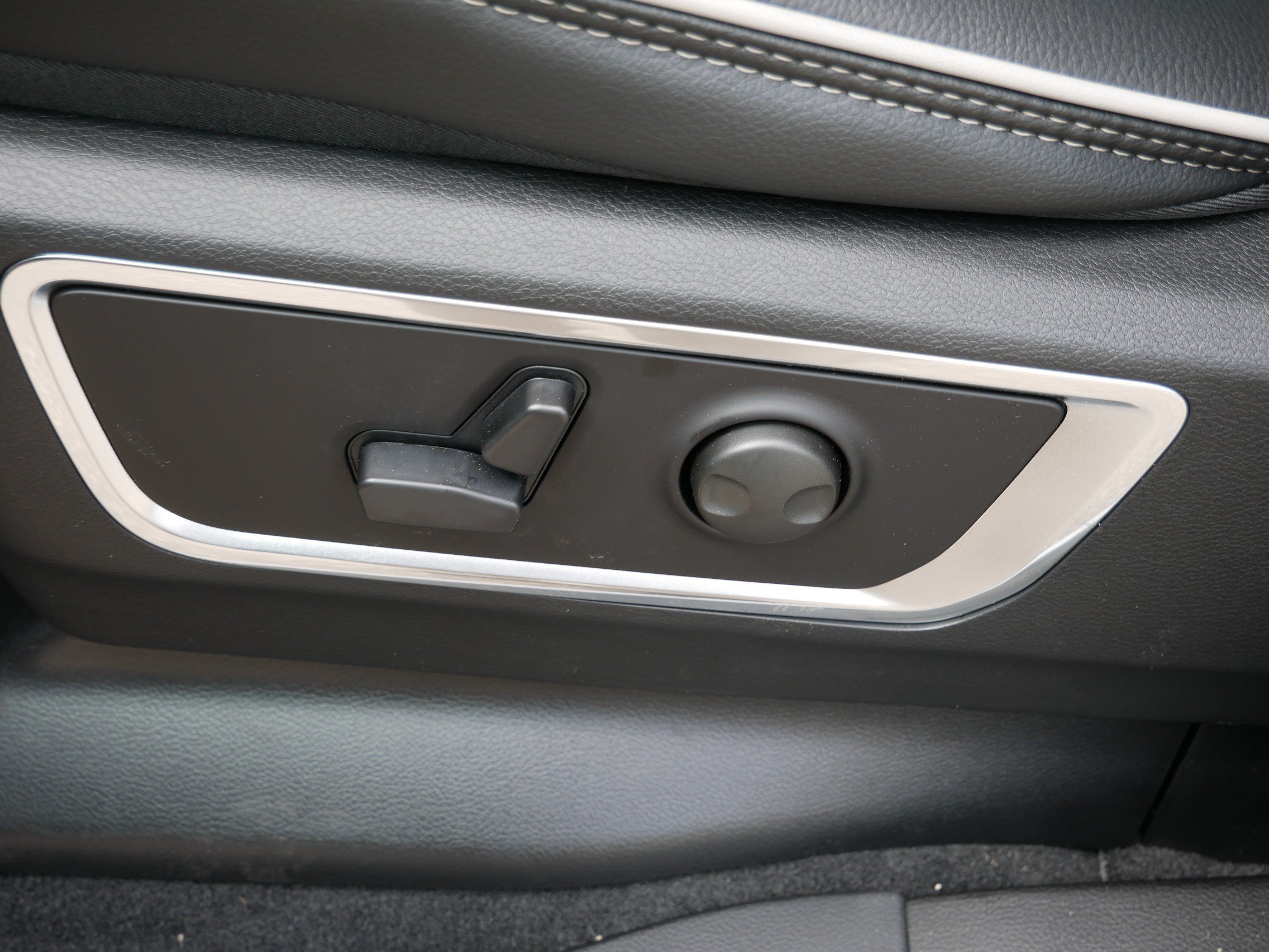 New 2026 RAM 1500 Laramie w/ Night Edition AWD/4WD image 13