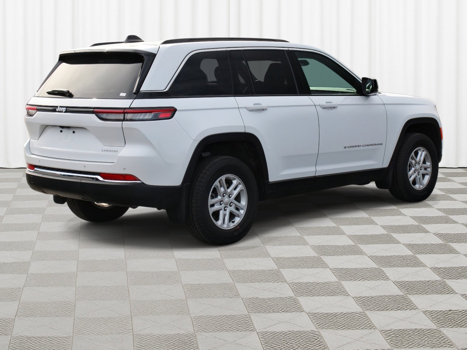 New 2025 Jeep Grand Cherokee Laredo w/ MOPAR Finishing Package image 28