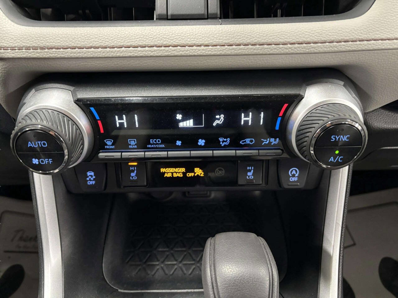 Used 2021 Toyota RAV4 XLE image 26