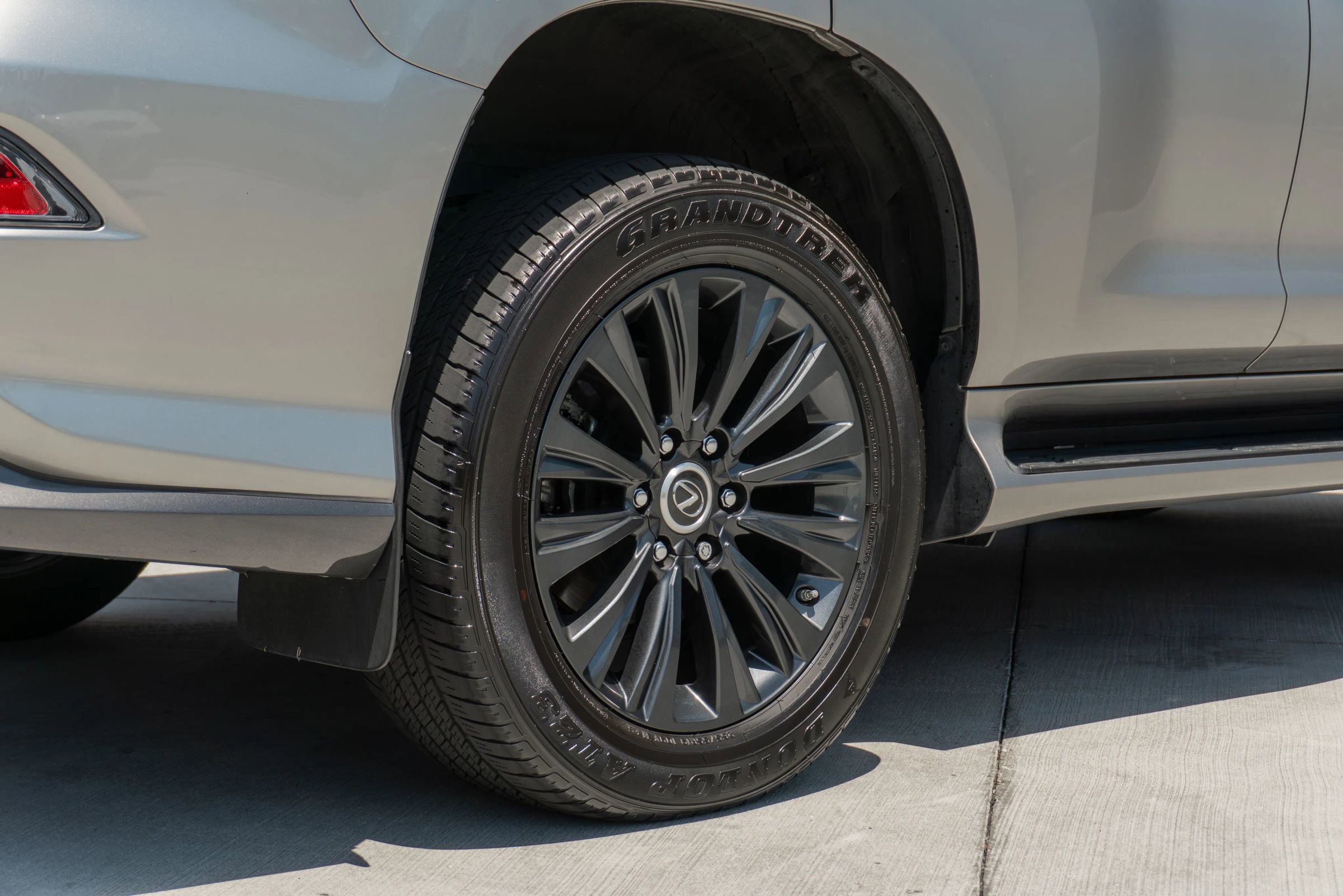Used 2022 Lexus GX 460 Premium w/ Accessory Package AWD/4WD image 23