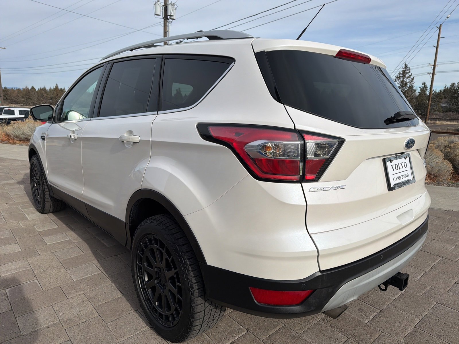 Used 2017 Ford Escape Titanium image 3