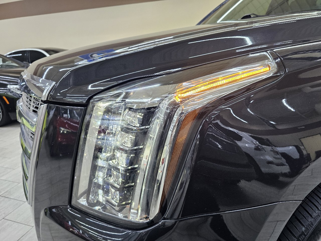 Used 2019 Cadillac Escalade ESV Premium Luxury w/ LPO, Radiant Package image 10